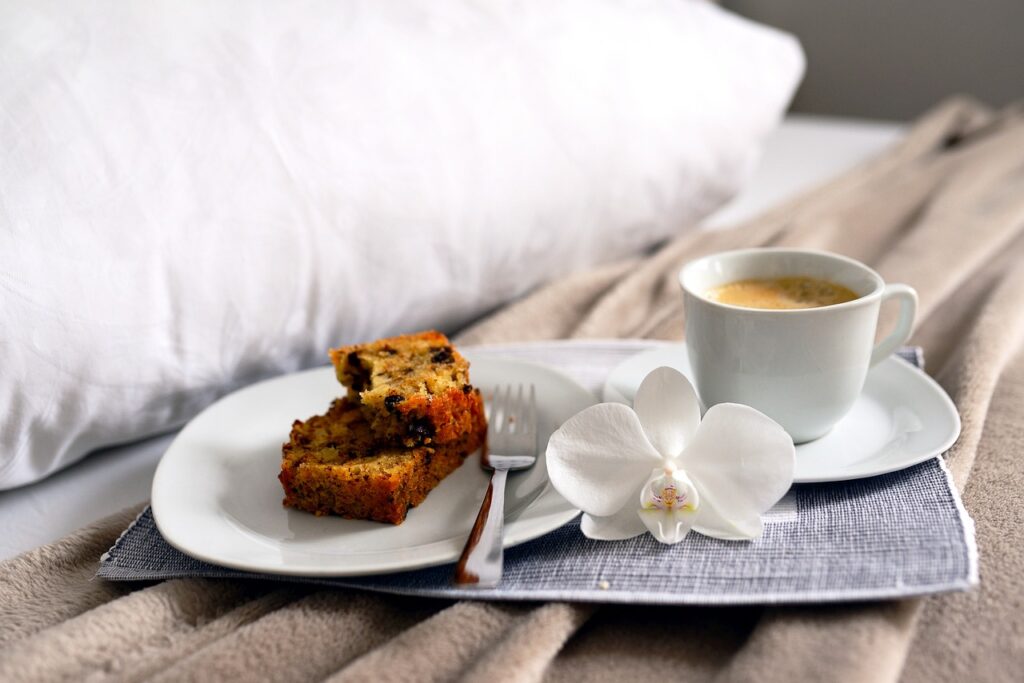 Inspiracije za romantničan doručak u krevetu koji će oduševiti vašu suprugu ili devojku.