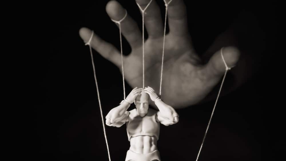 Što je gaslighting manipulacija? 13 načina prepoznavanja